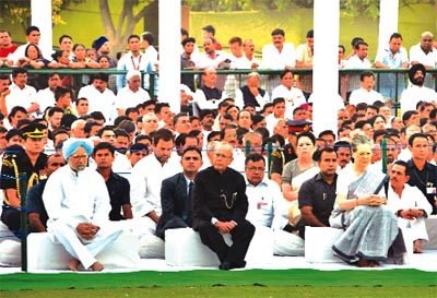 Gandhi Family Pays Tribute On Rajiv Gandhi's 26th Death Anniversary
