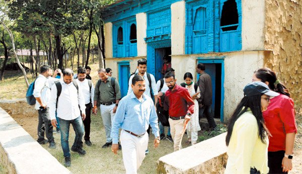IIFM Students visit IGRMS