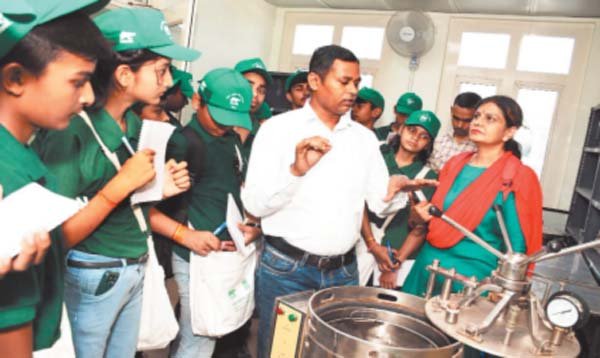 Students visit CPCB lab to learn about pollution