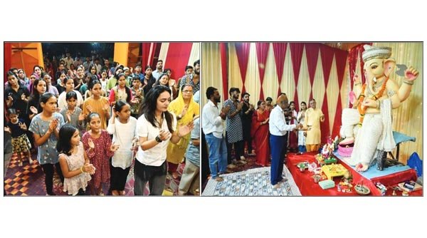 Devotees perform Aarti of Lord Ganesh Ji