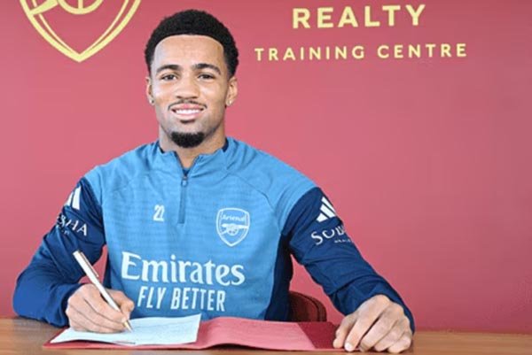 Nwaneri signs new long-term Arsenal deal