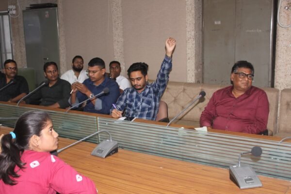 Bhopal Railway Division Tests Staff Knowledge in Vigilance Quiz